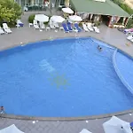 Julia Family Apartmanhotel 3*