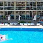 Julia Family Apartmanhotel 3*