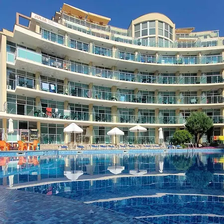 Julia Family Aparthotel 3*