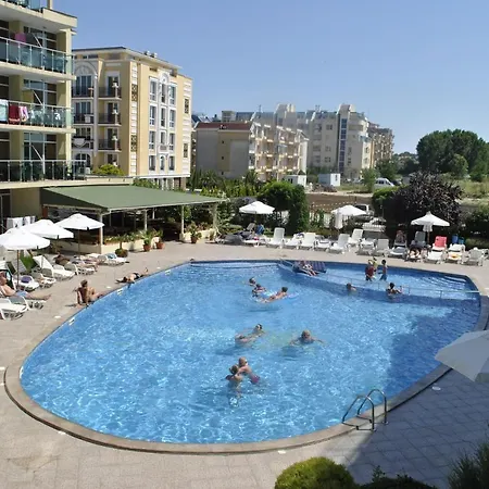 Julia Family Aparthotel 3*