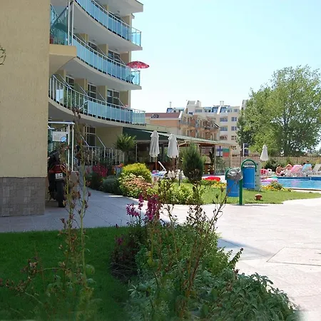 Aparthotel Julia Family 3*
